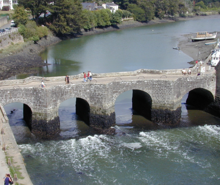 Pont 768x644